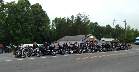 Rolling Thunder TX Brothers with their Ladies